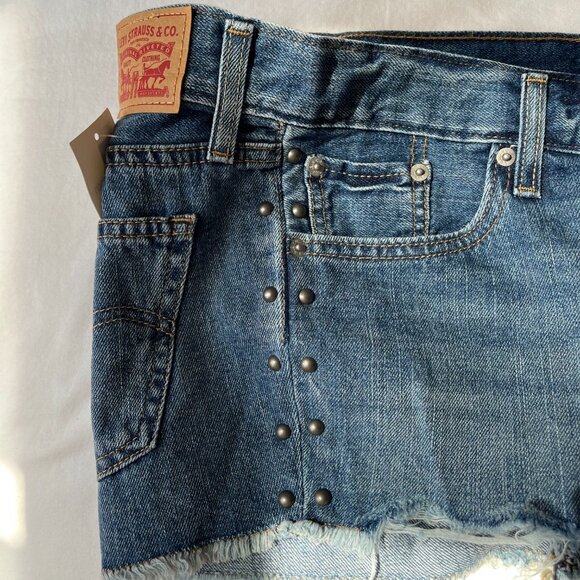 Levi’s Denim Studded Shortie Shorts NWT, Size 27 - Picture 3 of 3